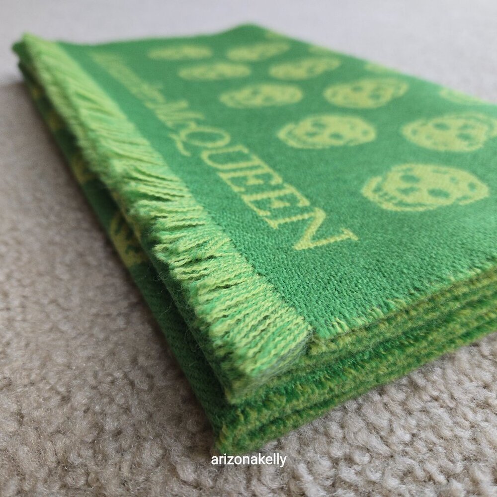 NWOT McQueen Wool Reversible Skull Scarf Kelly Green/Lime Green - Picture 8 of 12